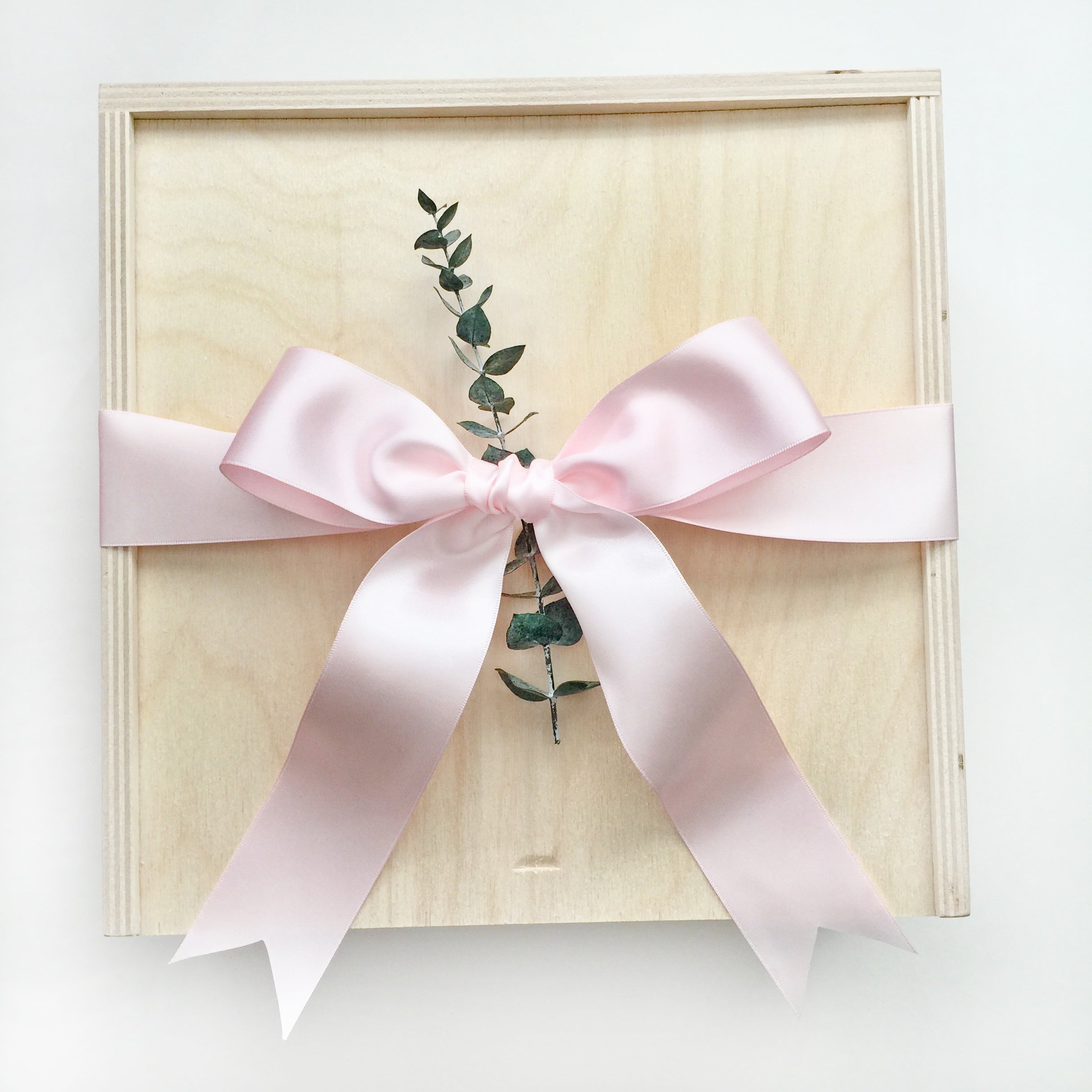 WOODEN HEIRLOOM BOX